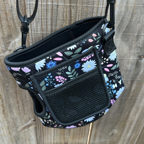 HydroJug Black Floral carrier - Picture 4 of 4